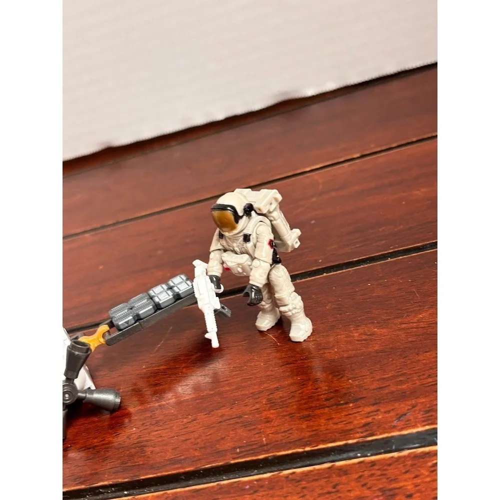 Mega Bloks Call of Duty Icarus Astronaut Trooper Figures & Satellite Drone